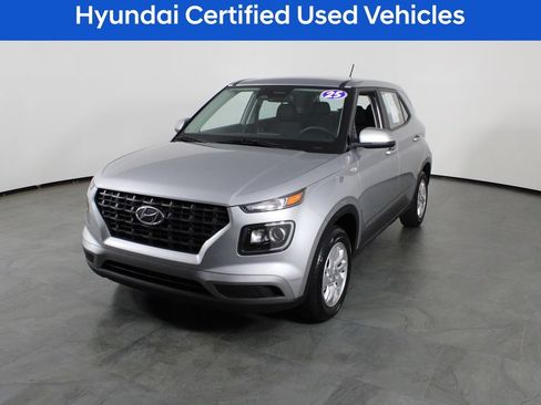 Certified 2025 Hyundai Venue SE FWD image 2