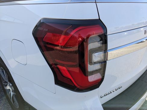 Used 2024 Ford Expedition Max Limited image 11