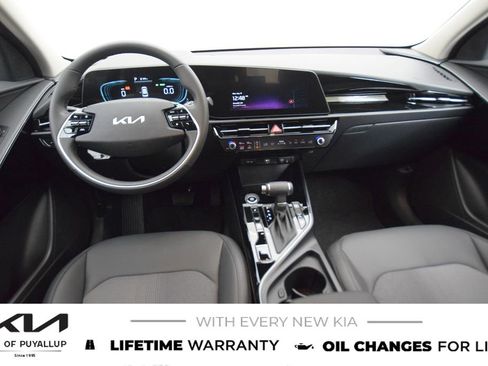 New 2025 Kia Niro EX image 17