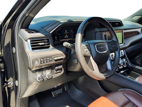 Used 2024 GMC Yukon Denali Ultimate AWD/4WD image 23