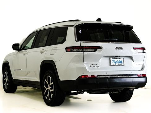 Used 2023 Jeep Grand Cherokee L Limited w/ Luxury Tech Group II AWD/4WD image 9