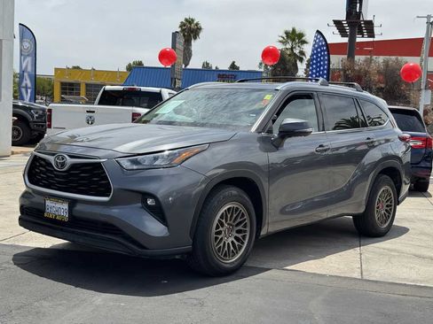 Used 2021 Toyota Highlander XLE FWD image 4