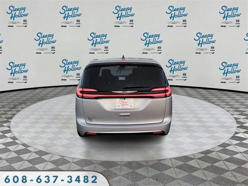 New 2026 Chrysler Pacifica Select image 6