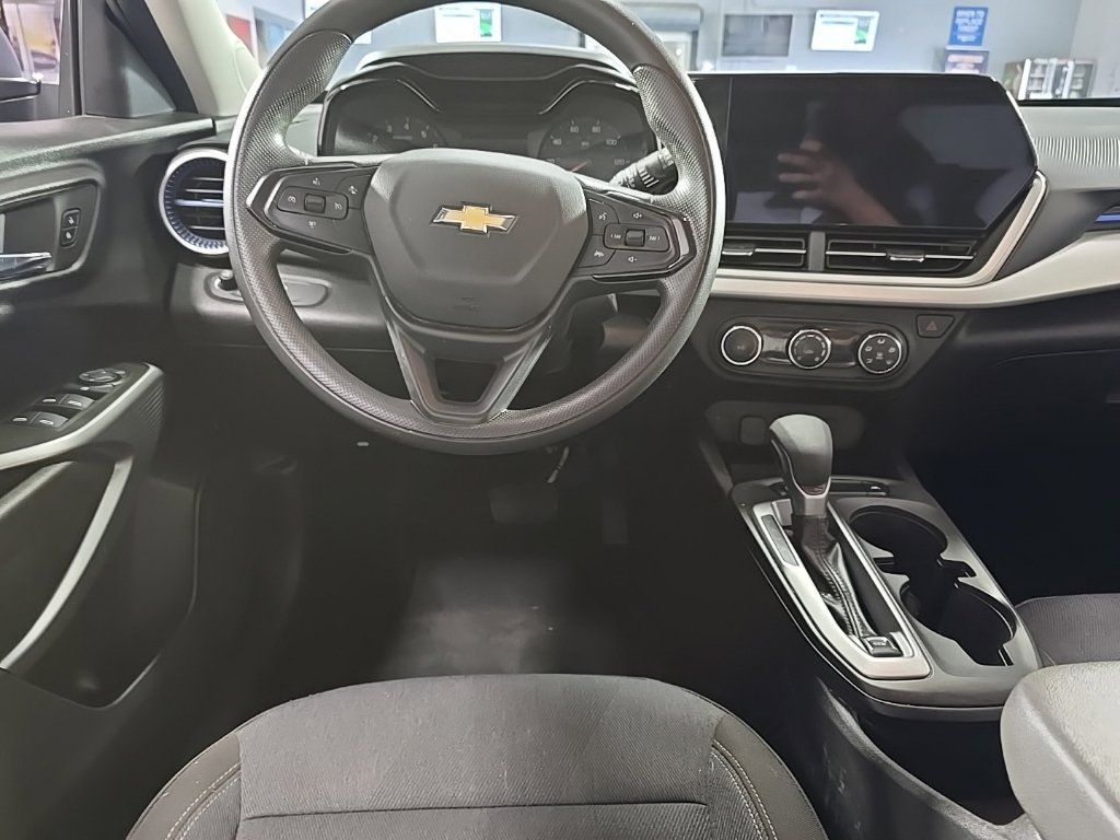 Used 2024 Chevrolet Trax LS FWD image 25