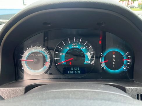 Used 2010 Ford Fusion SE FWD image 25