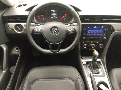 Used 2022 Volkswagen Passat 2.0T SE FWD image 22