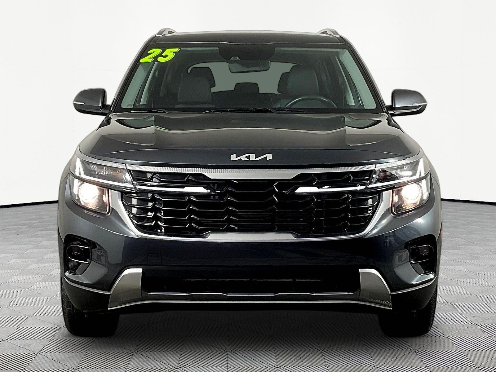 Certified 2025 Kia Seltos S FWD image 2