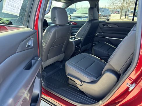 Used 2024 Chevrolet Traverse Z71 w/ Enhanced Driving Package image 11