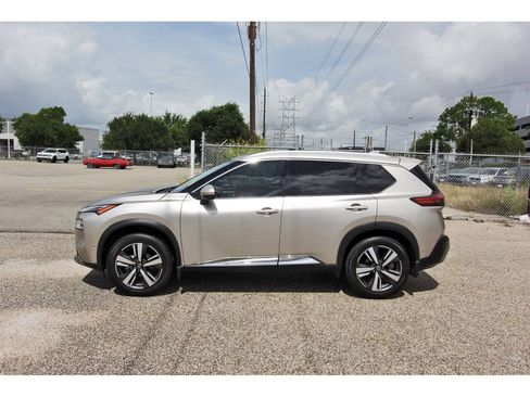 Used 2021 Nissan Rogue Platinum FWD image 4