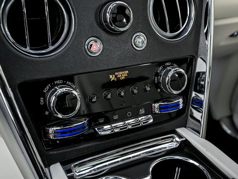 Used 2019 Rolls-Royce Cullinan image 36