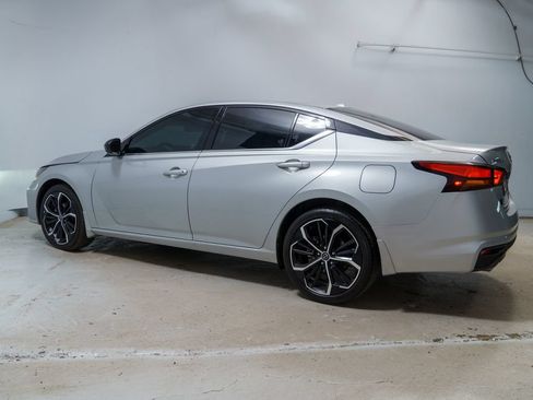 Used 2024 Nissan Altima 2.5 SR w/ SR Premium Package AWD/4WD image 2