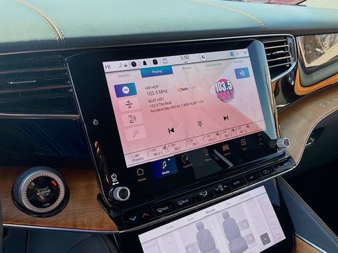 Used 2024 Jeep Grand Wagoneer Series III w/ Rear Seat Video Group 1 image 12