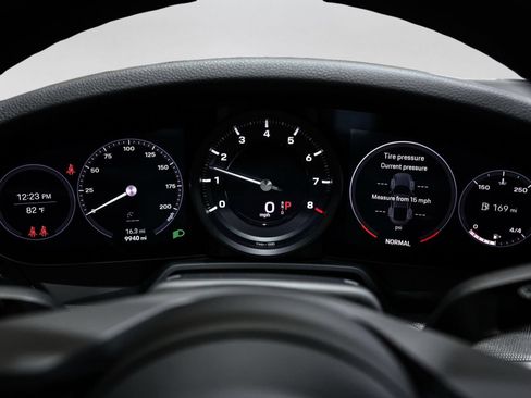 Used 2022 Porsche 911 Carrera RWD image 9