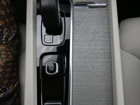 Used 2023 Volvo XC60 B5 Plus AWD/4WD image 11