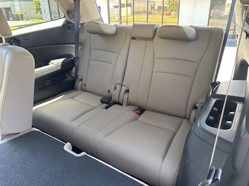 Used 2016 Honda Pilot Touring image 32