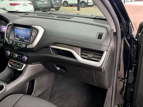 Used 2022 GMC Terrain SLE w/ Driver Convenience Package image 17