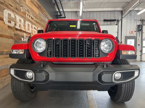 Used 2024 Jeep Gladiator Sport image 5