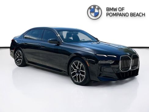 Used 2024 BMW 750e xDrive image 1