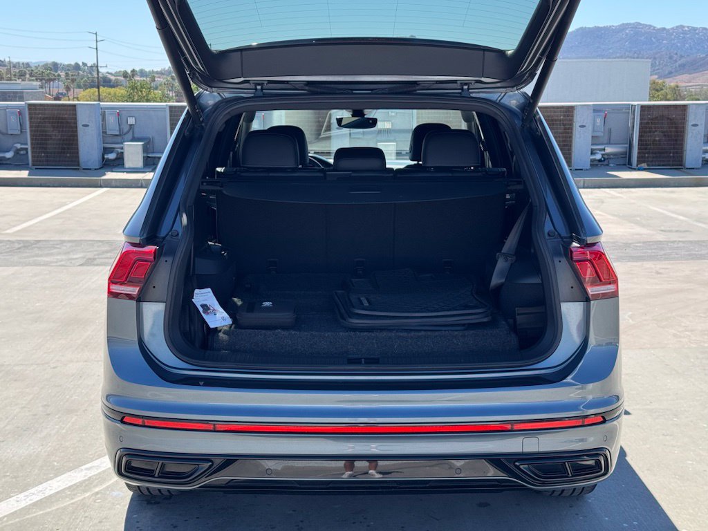 Used 2022 Volkswagen Tiguan SE R-Line FWD image 22