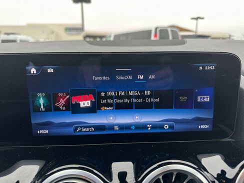 Used 2025 Mercedes-Benz GLA 250 4MATIC image 21