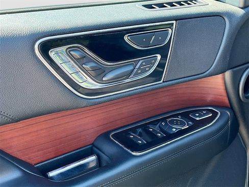 Used 2021 Lincoln Navigator Reserve image 16