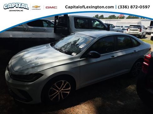 Used 2025 Volkswagen Jetta Sport FWD image 1