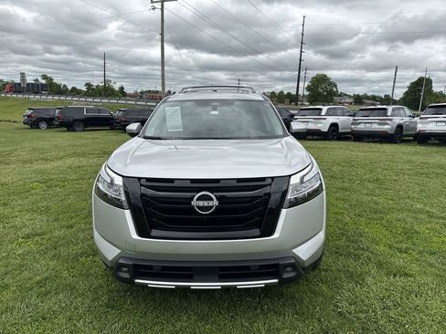 Used 2024 Nissan Pathfinder SL w/ SL Premium Package AWD/4WD image 16