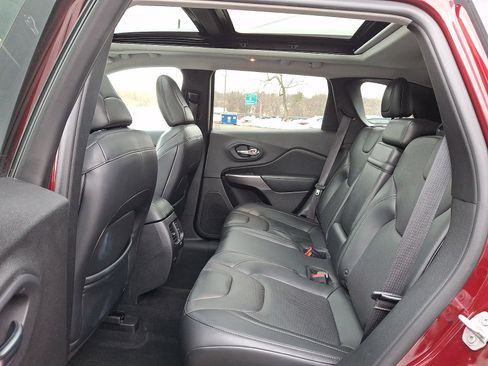 Used 2019 Jeep Cherokee Limited image 5