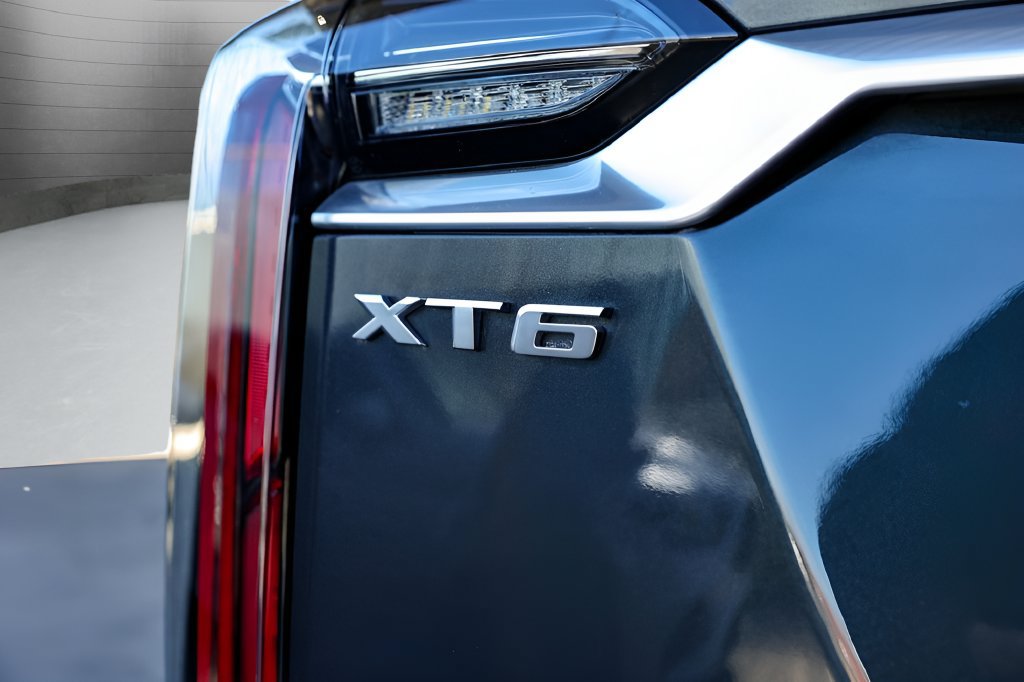 Used 2022 Cadillac XT6 Sport AWD/4WD image 16