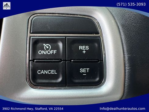 Used 2016 Chrysler Town & Country Touring FWD image 30