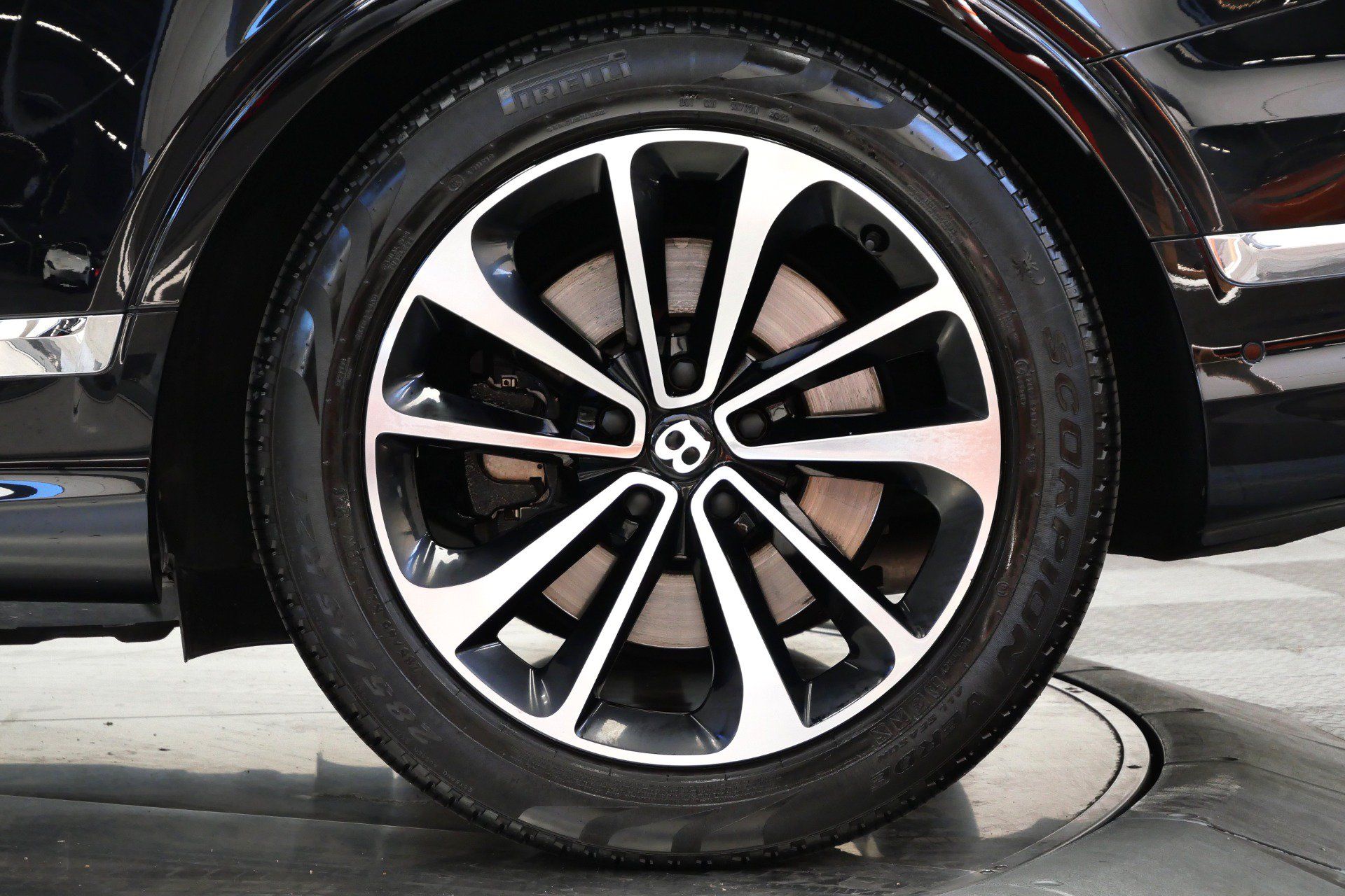 Used 2023 Bentley Bentayga AWD/4WD image 11