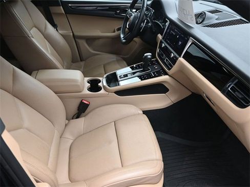 Used 2022 Porsche Macan image 43