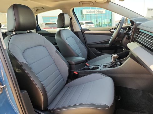 Used 2025 Volkswagen Jetta SE w/ Sunroof Package FWD image 15
