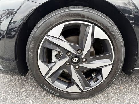 Certified 2022 Hyundai Elantra Limited image 11