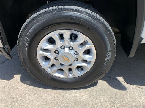 Used 2024 Chevrolet Silverado 2500 LT AWD/4WD image 8