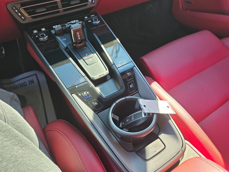 Used 2024 Porsche 911 Carrera 4 AWD/4WD image 12