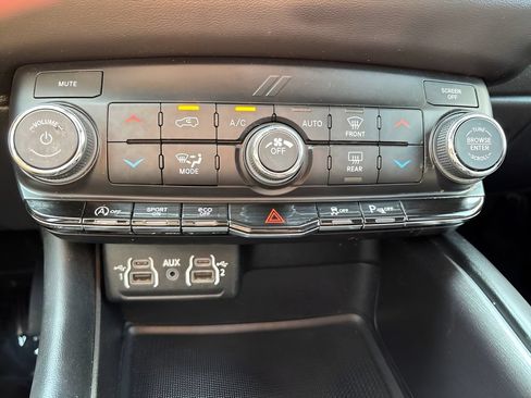 Used 2023 Dodge Durango SXT Launch Edition AWD/4WD image 21