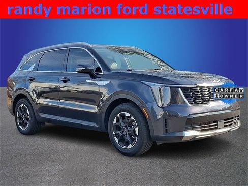 Used 2025 Kia Sorento S w/ Panoramic Sunroof Package image 3