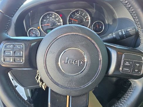Used 2017 Jeep Wrangler Unlimited Sahara AWD/4WD image 17