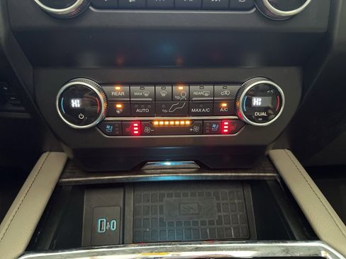 Used 2021 Ford Expedition Limited image 17