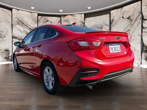 Used 2018 Chevrolet Cruze LT w/ Convenience Package FWD image 8