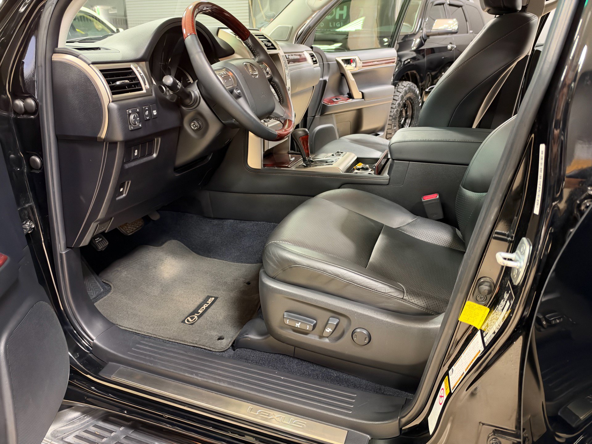 Used 2012 Lexus GX 460 w/ Comfort Plus Pkg AWD/4WD image 21
