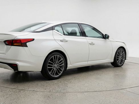 Used 2025 Nissan Altima 2.5 SV image 9