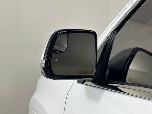 Used 2022 Jeep Grand Wagoneer Series III image 23