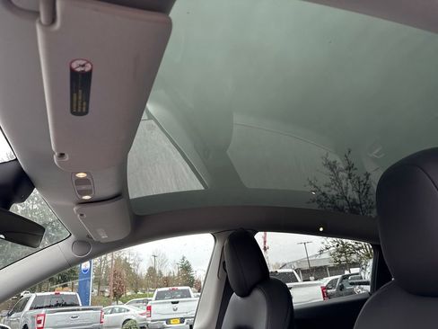 Used 2022 Tesla Model Y Long Range image 29