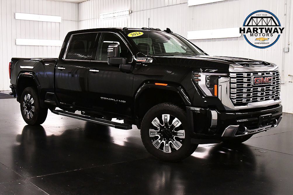 Used 2024 GMC Sierra 2500 Denali AWD/4WD image 1