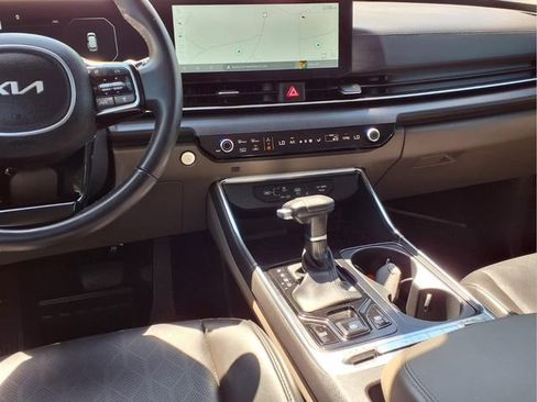 Used 2025 Kia Carnival SX FWD image 6