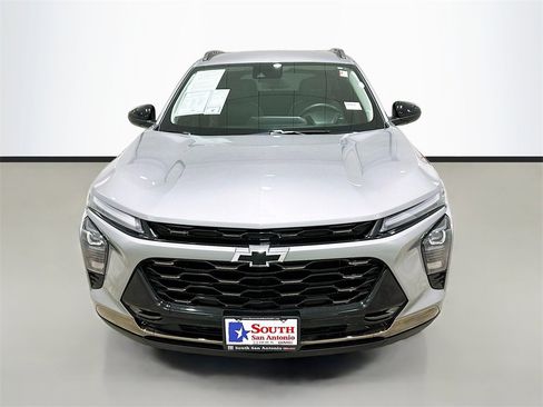 Used 2025 Chevrolet Trax ACTIV w/ Driver Confidence Package image 2