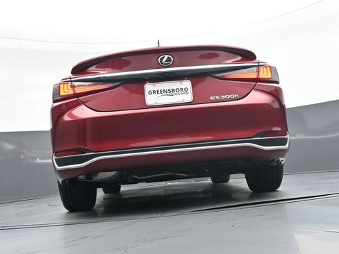 Used 2025 Lexus ES 300h w/ Premium Package FWD image 47