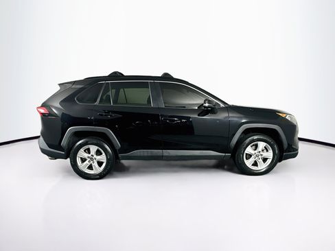 Used 2021 Toyota RAV4 XLE w/ Convenience Package FWD image 10
